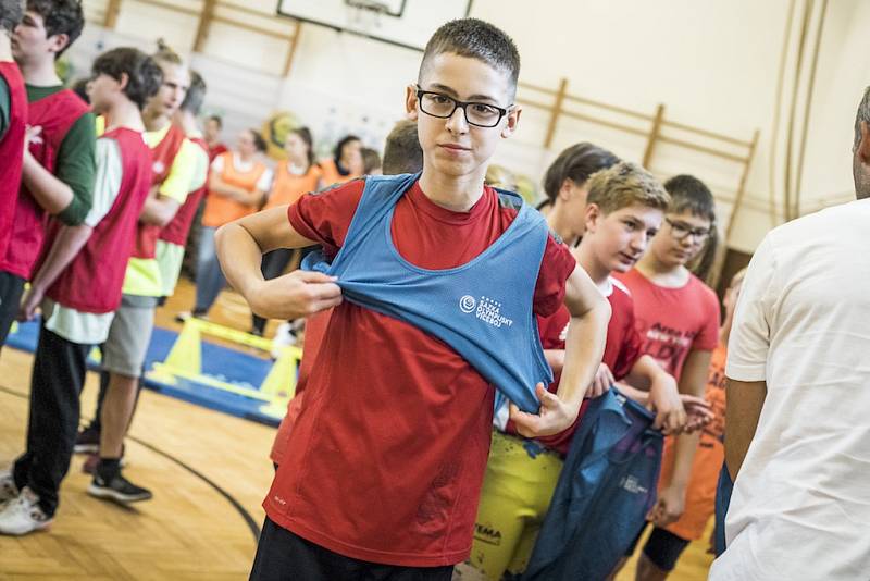 Studenti z Gymnázia a střední odborné školy v Klášterci se setkali se špičkovým skokanem do vody Michalem Navrátilem.