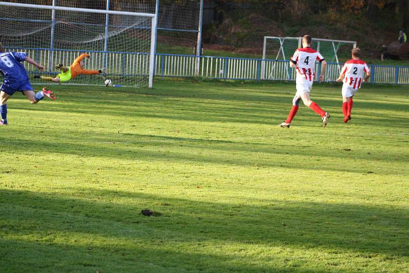 Postoloprty – Ervěnice 3:5, hosté v pruhovaném.