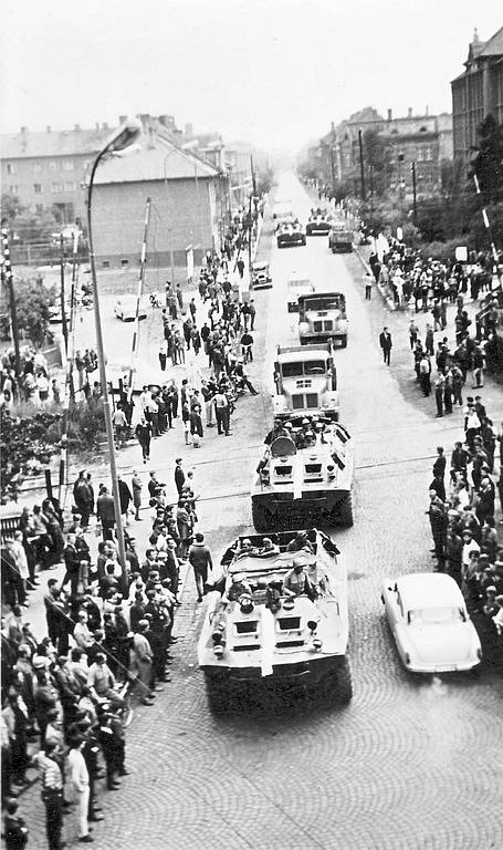 Srpen 1968, jak ho prožívali Chomutované. Na snímku Kadaňská ulice.