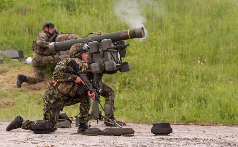 Bojovými střelbami z protiletadlových raketových kompletů vyvrcholilo tento týden ve vojenském újezdu Hradiště na Karlovarsku mezinárodní cvičení Tobruq Arrows 2016.