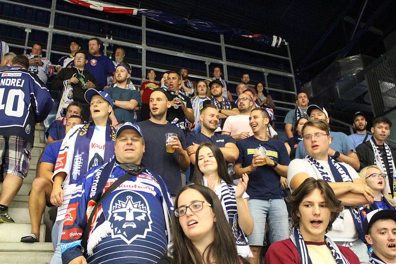 Fanoušci na hokeji Kladno - Hradec Králové v chomutovské hale.