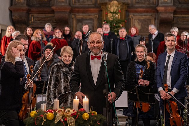 Druhý adventní koncert v podání pěveckého sboru Hlahol a  Komorního orchestru města Chomutova.