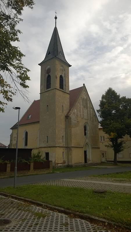 Takto vypadal kostel sv. Barbory v Otvicích v roce 2015.