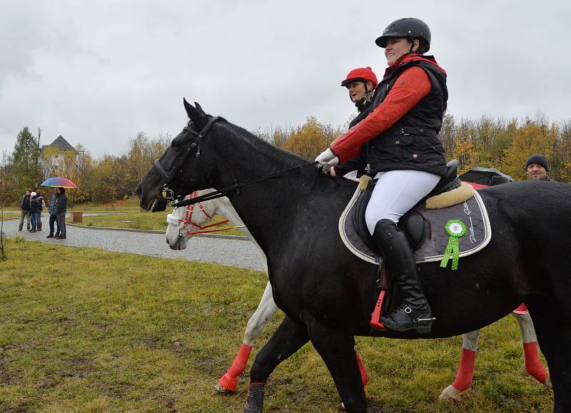 Hubertova jízda v chomutovském zooparku.