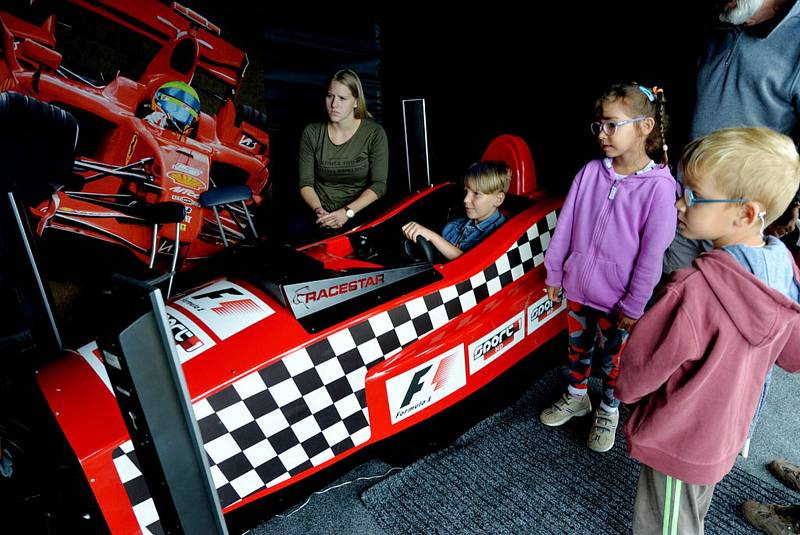 Na pouťový festival a motorkářský sraz v Polákách dorazily stovky lidí.