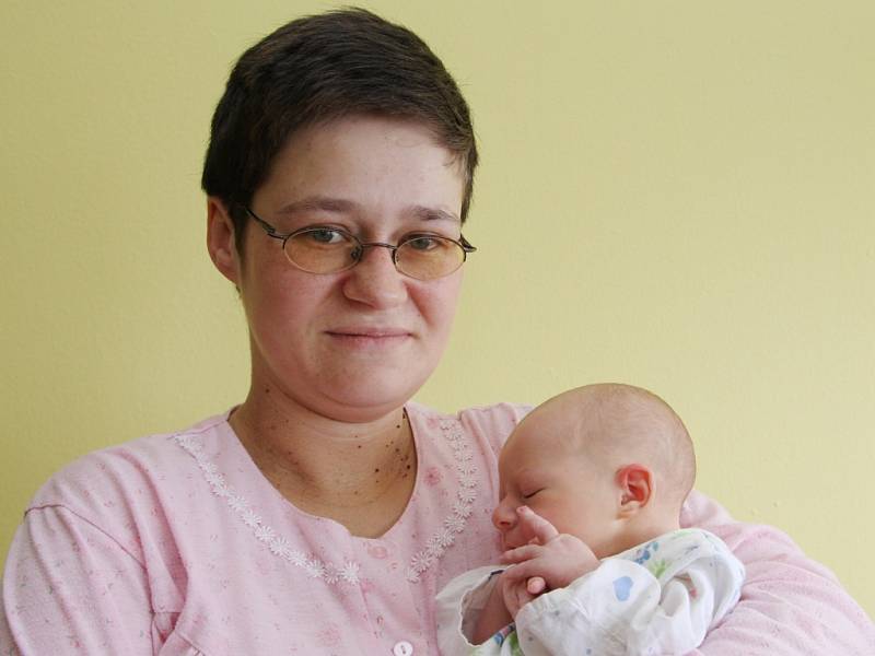 Jan Heinz z Blšan u Podbořan. Narodil se 23. března 2008 v 16,53 hod. v Kadani. Míra 50 cm, 3,47 kg. Na snímku s maminkou Jitkou.