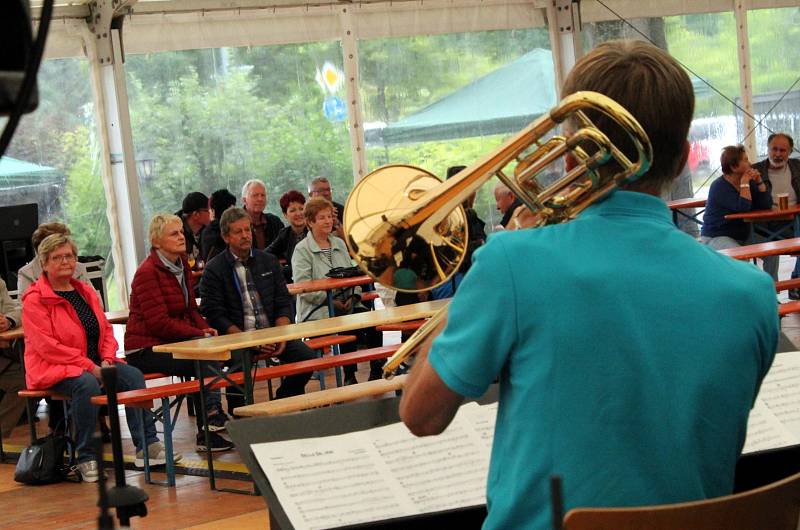 Marienberg hostil Sasko-českou pivní zahradu. Hrál na ní také Big Band Zdeňka Tölga.