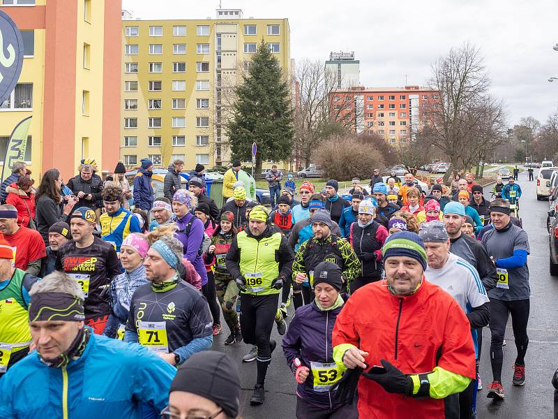 44. ročník Desítky v Bezručáku proběhl v sobotu 4. ledna v Chomutově. Celkový počet přihlášených byl 220. Startovné 150 Kč bylo rozšířeno o dobrovolný příspěvek 50 Kč právě pro mostecký hospic, což přímo na místě i pan doktor velmi ocenil.