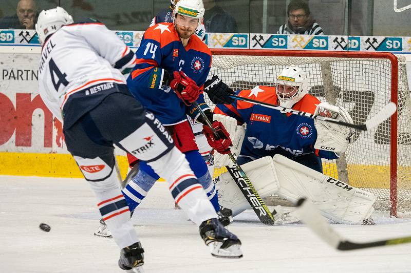 Chomutov (v bílém) hrála v domácí aréně proti Třebíči.