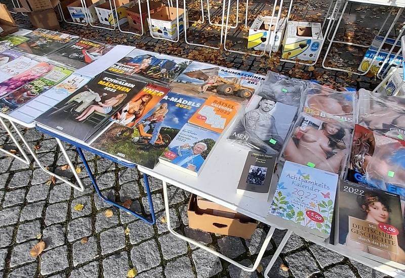 Lidé nejen z Chomutovska jezdí na trh a za nákupy do Marienbergu.