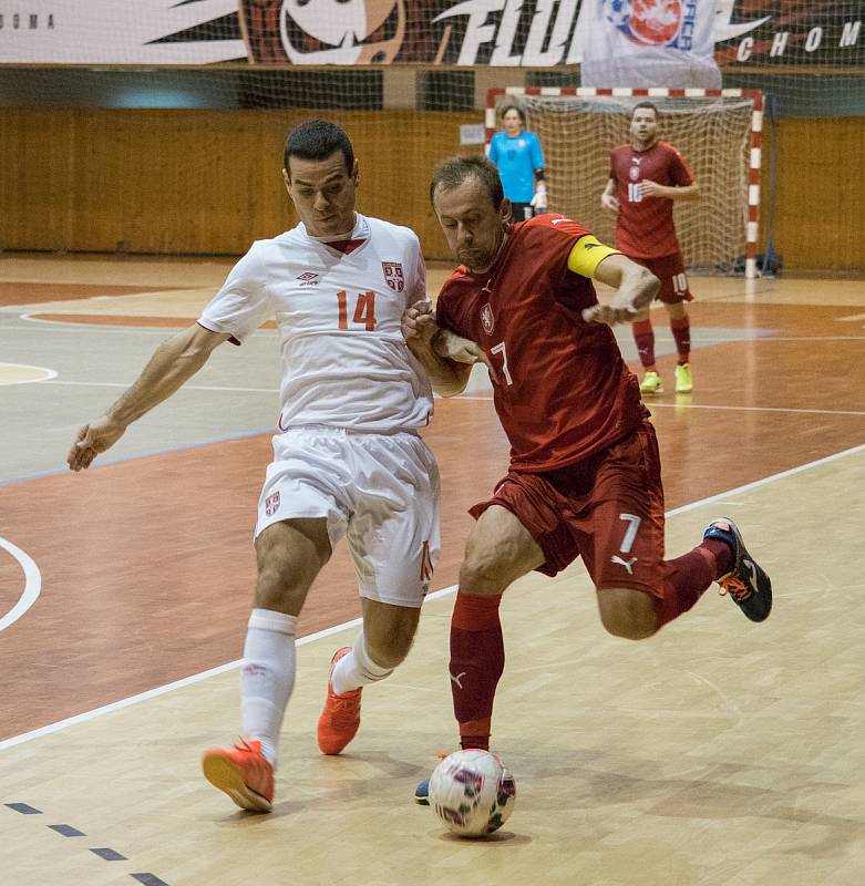 V chomutovské městské sportovní hale se dnes odehrál futsalový zápas Česko - Srbsko s výsledkem 3:4. Odveta se hraje za 14 dní v Srbsku.