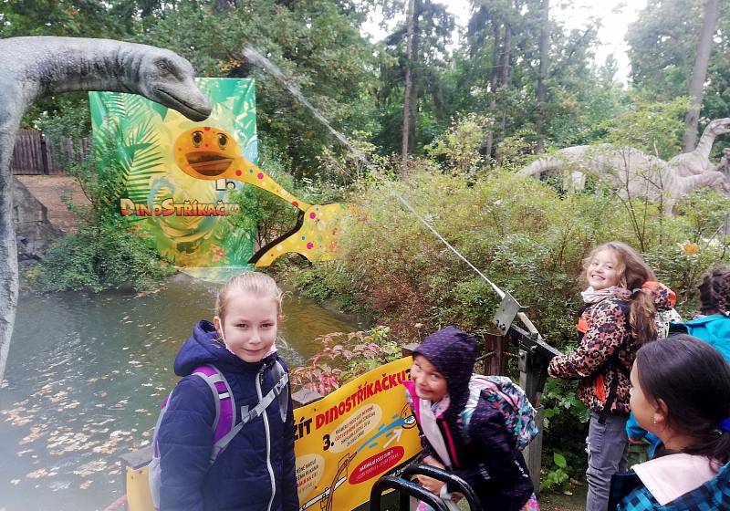 Třetáci ze ZŠ Kadaňská byli v DinoParku a Zoo v Plzni.