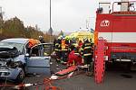 K vážné dopravní nehodě, která si vyžádala pět zraněných, došlo ve středu před 13. hodinou v Chomutově – Nových Spořicích.