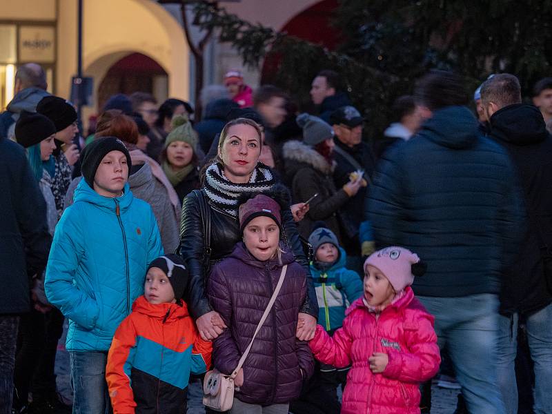 Zahájení adventu a rozsvícení vánočního stromu v Chomutově.