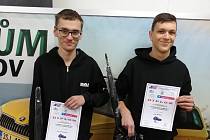 V Chomutově proběhla soutěž budoucích automechaniků. Postoupili Pavel Stanislav a Jan Mudra.