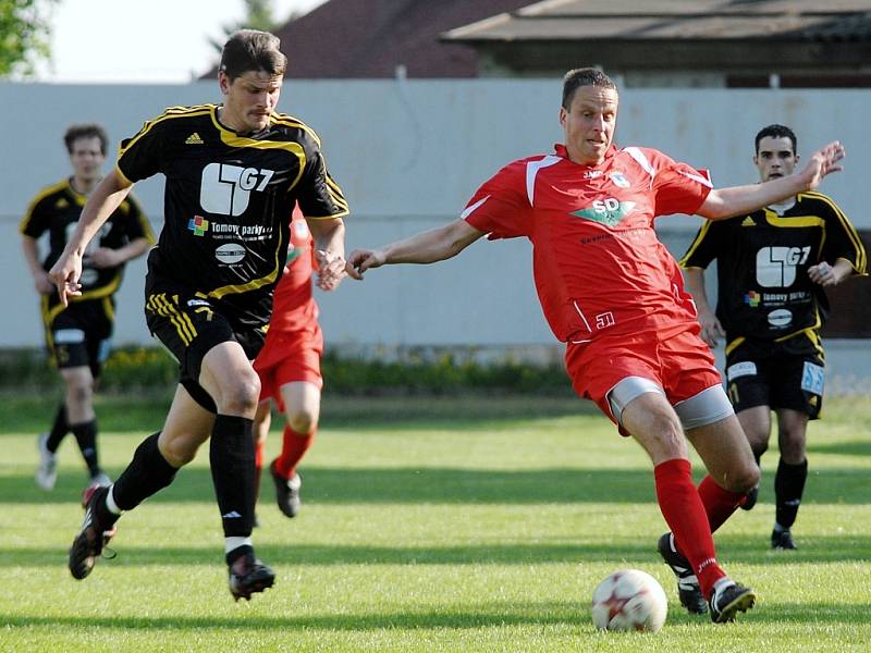 Chomutov se nakonec po bezbrankovém poločasu radovali z vítězství 1:2.