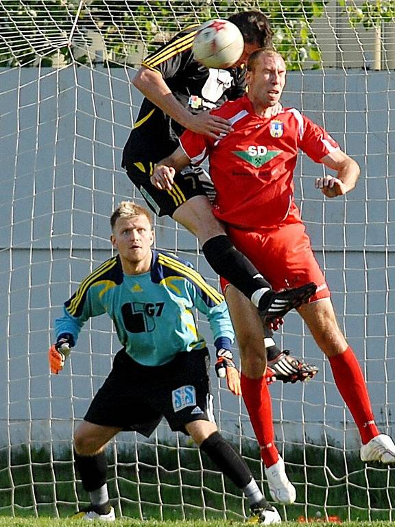 Chomutov se nakonec po bezbrankovém poločasu radovali z vítězství 1:2.