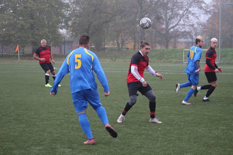 Otvice – 1. SK Jirkov 3:2, domácí v červenočerném.