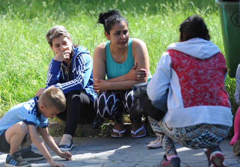 Po střelbě na chomutovském sídlišti zemřel člověk