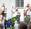 Brněnská hudební skupina Bombarďák umí pobavit děti i jejich rodiče.