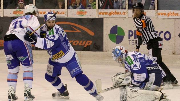 Snímek z utkání KHL Chomutov s týmem z HC Kometa Brno.