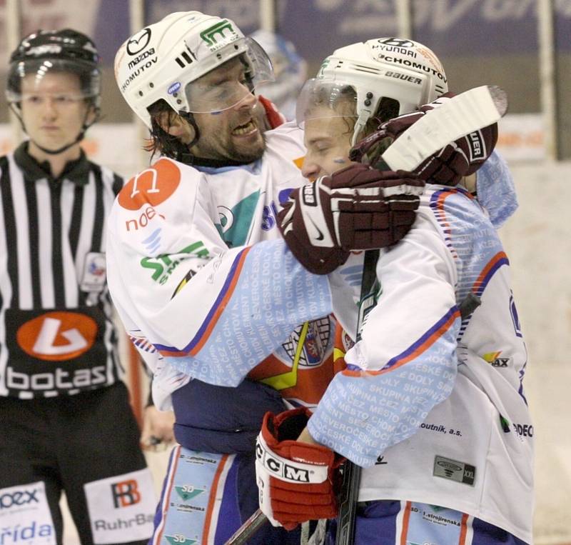 Na ledové ploše chomutovského zimního stadionu se utkali domácí hokejisté KHL Chomutov s týmem z HC Kometa Brno.