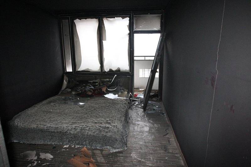Vyhořelý byt - ložnice.