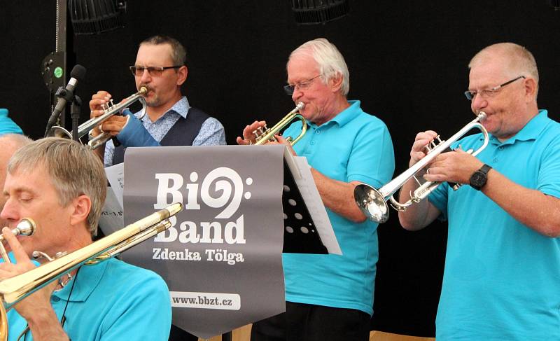 Marienberg hostil Sasko-českou pivní zahradu. Hrál na ní také Big Band Zdeňka Tölga.