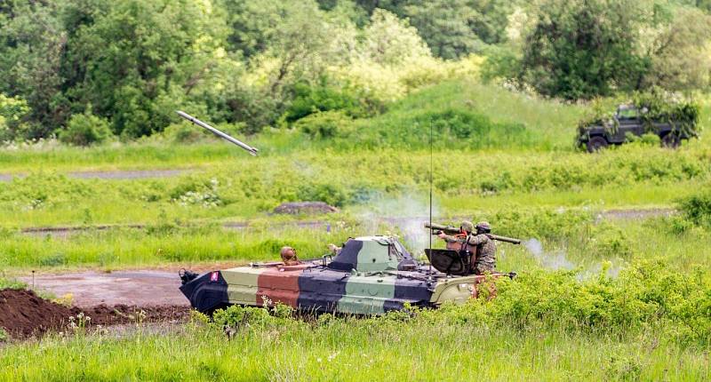 Bojovými střelbami z protiletadlových raketových kompletů vyvrcholilo tento týden ve vojenském újezdu Hradiště na Karlovarsku mezinárodní cvičení Tobruq Arrows 2016.