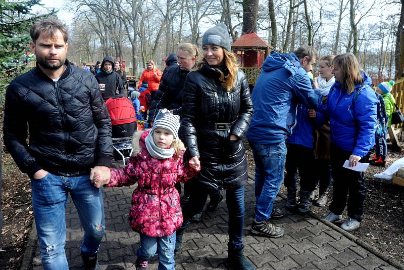 V chomutovském zooparku sladce probudili medvědy.