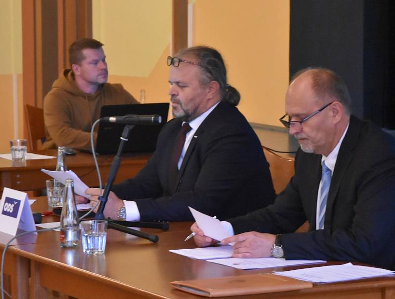 Dlouholetý starosta Kadaně Jiří Kulhánek ve své funkci skončil. Dále bude pracovat jako radní, je také předsedou finančního výboru.