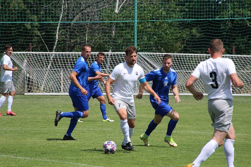 SK Černovice - SK Liběšice 4:0, domácí v modrém.