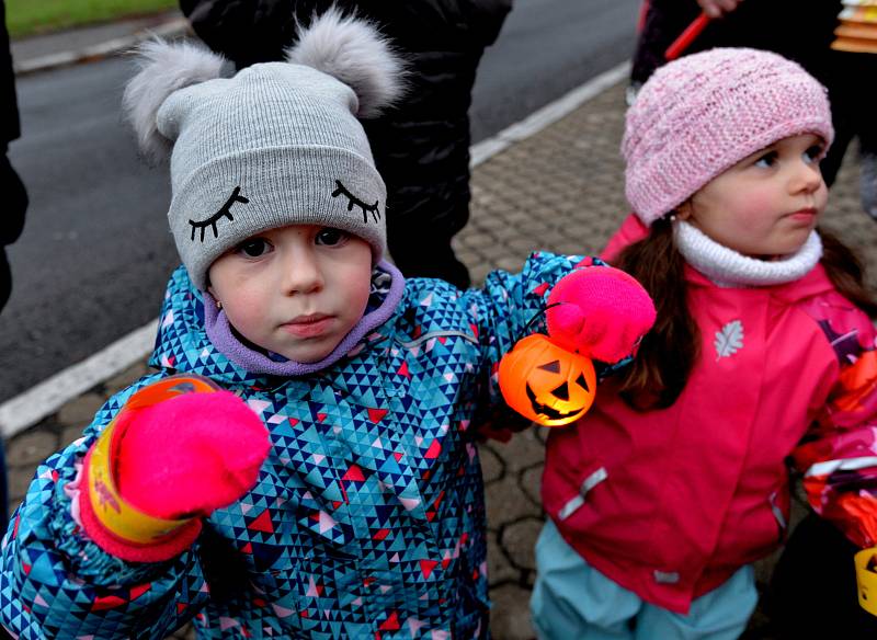 V Klášterci ozdobili strom ještě před adventem