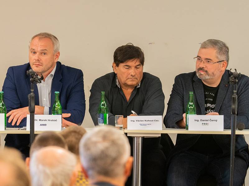 Marek Hrabáč (ANO 2011), Václav Kohout (PRO zdraví a sport) a Daniel Černý (PRO Chomutov).