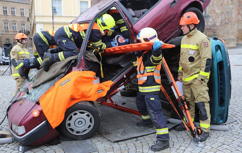 Krajská soutěž hasičů ve vyprošťování zraněných osob v Chomutově