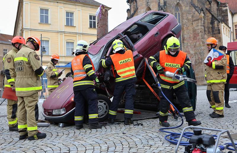 Krajská soutěž hasičů ve vyprošťování zraněných osob v Chomutově