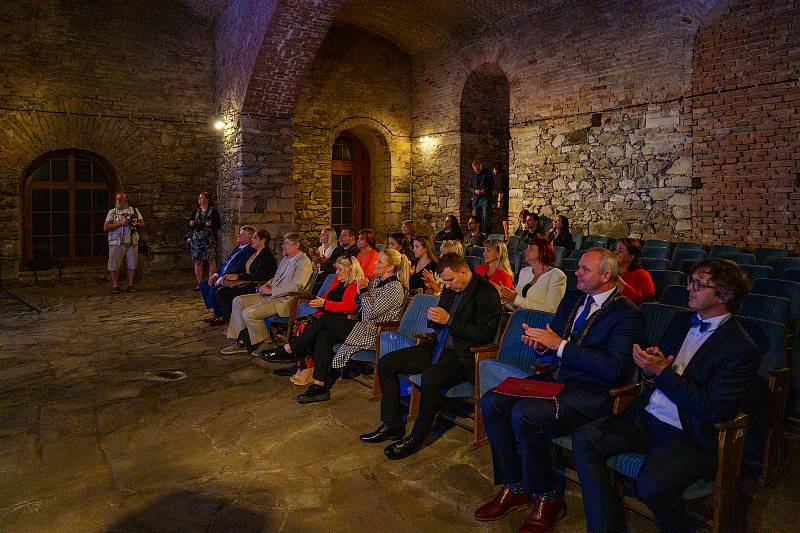 Chomutov ocenil významné osobnosti města, které se zasloužili o jeho rozvoj nebo ho jiným způsobem zviditelnili. cenění jsou Milada, Zelenková a Jaroslav Pachner.