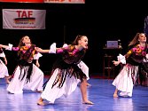 Na snímku je velká formace show dance „Cikánské karty“, která získala 1.místo v kategorii juniorky na světovém poháru v německé Riese.