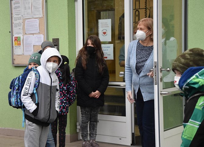 Testování žáků na jirkovské škole v ulici Budovatelů