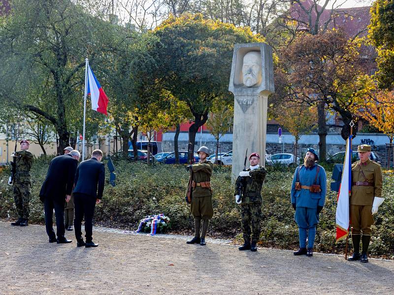 Setkání 28. října u sochy T. G. Masaryka na stejnojmenném náměstí v Chomutově.