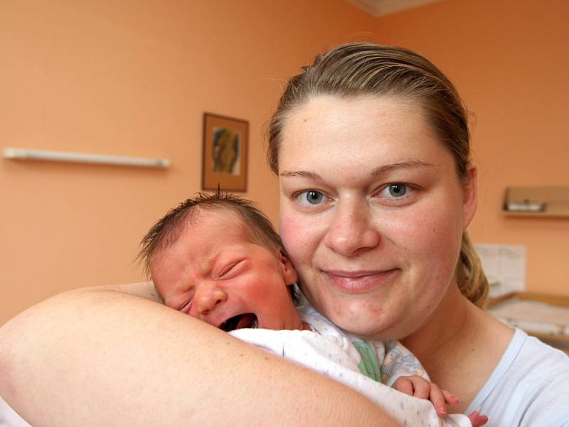 Andrea Klusáková z Kadaně, narozena 20. října 2007 v  19.15 hodin v Kadani; 50 cm, 3,24 kg, s maminkou Jitkou Klusákovou.