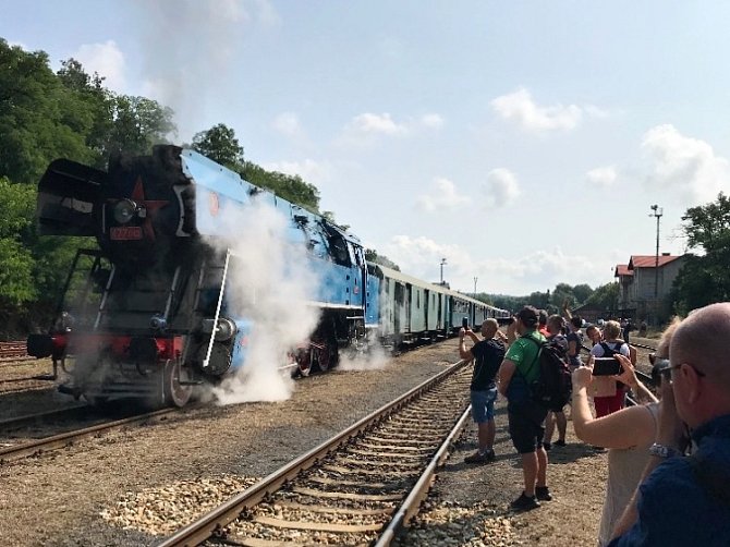 Z Lužné u Rakovníka vyjel do Chomutova historický parní vlak