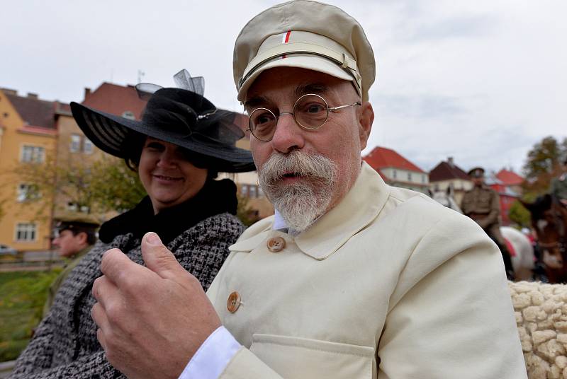 Vznik republiky slavily i děti. Lampiony doprovodily Masaryka