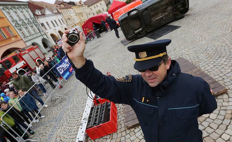 Krajská soutěž hasičů ve vyprošťování zraněných osob v Chomutově