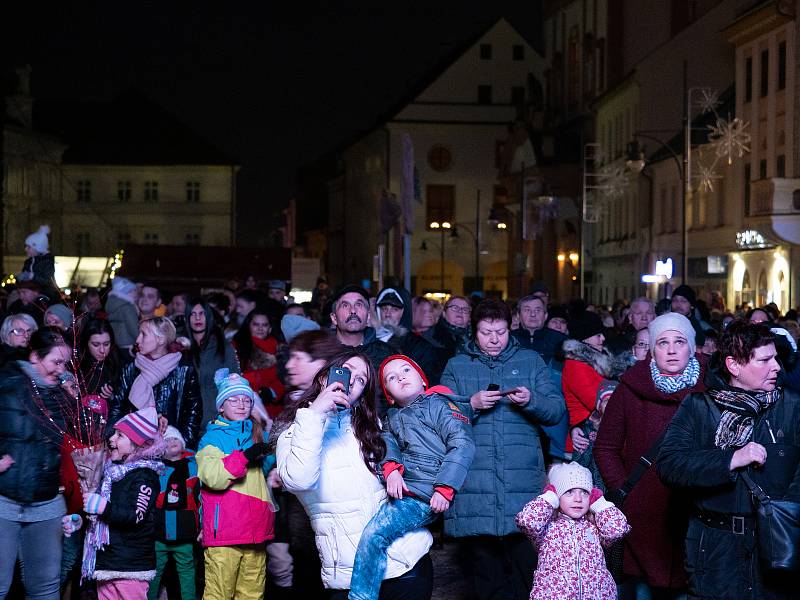 Zahájení adventu a rozsvícení vánočního stromu v Chomutově.