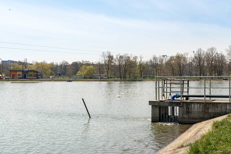 Chomutov začal ve středu 28. dubna dopouštět Kamencové jezero vodou z Podkrušnohorského přivaděče