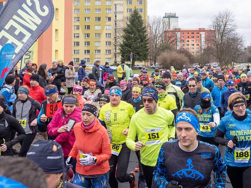 44. ročník Desítky v Bezručáku proběhl v sobotu 4. ledna v Chomutově. Celkový počet přihlášených byl 220. Startovné 150 Kč bylo rozšířeno o dobrovolný příspěvek 50 Kč právě pro mostecký hospic, což přímo na místě i pan doktor velmi ocenil.