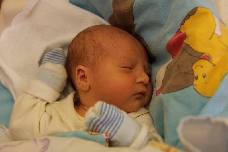 Malý Daniel Vorlíček dělá jistě radost mamince Anně z Klášterce nad Ohří, která svého synka přivedla na svět 10. března 2013 v 13.17 hodin. Malý ještě v kadaňské porodnici měřil 50 cm a vážila 3,26 kg.
