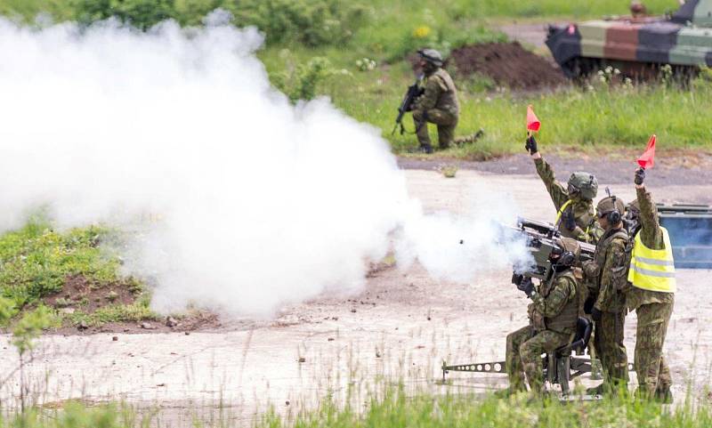 Bojovými střelbami z protiletadlových raketových kompletů vyvrcholilo tento týden ve vojenském újezdu Hradiště na Karlovarsku mezinárodní cvičení Tobruq Arrows 2016.