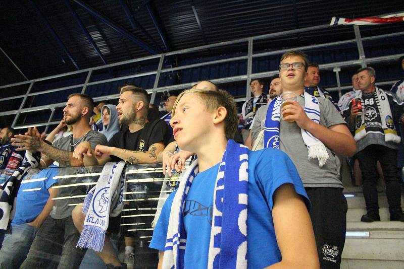 Fanoušci na hokeji Kladno - Hradec Králové v chomutovské hale.